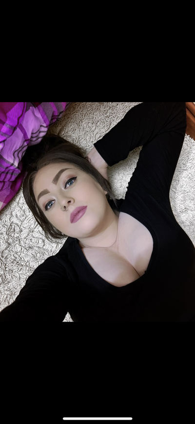 bustybeauty28 Picture