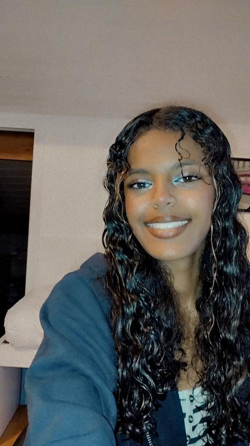 Nelyaa_